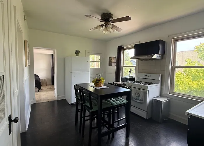 Apartment Prime Location - Cozy 3bd Near Downtown! Free Parking & Fast Wifi! *